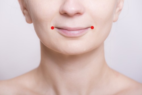 ②「お家で簡単♪セルフケアで頬スッキリ、笑顔美人になれるツボ！」